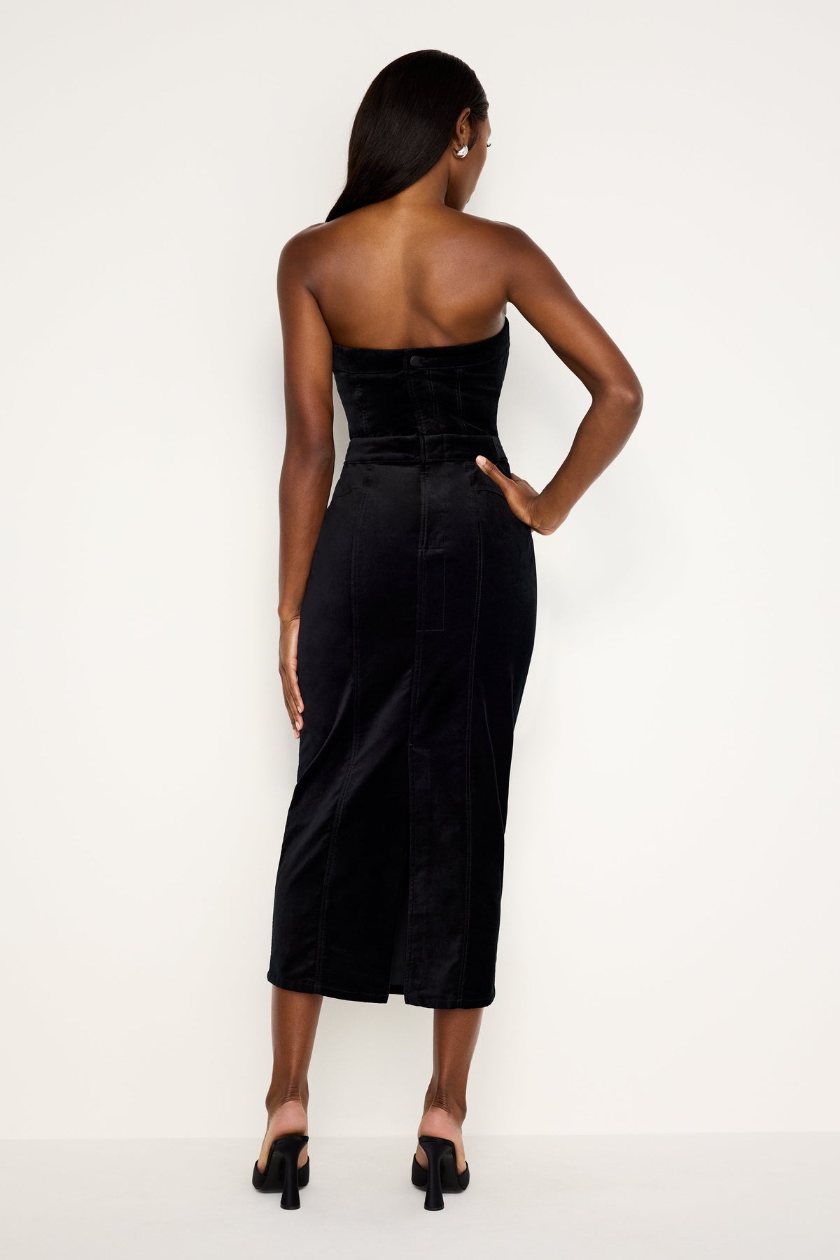 FIT FOR SUCCESS STRAPLESS VELVET DRESS | BLACK001