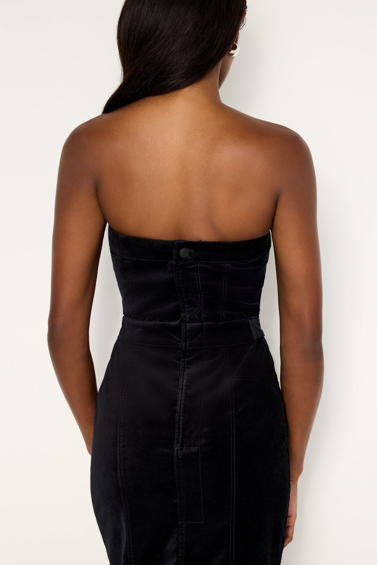 FIT FOR SUCCESS STRAPLESS VELVET DRESS | BLACK001