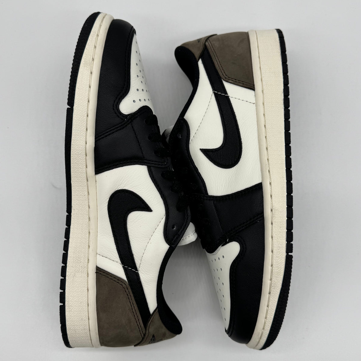 Jordan 1 Low OG Mocha