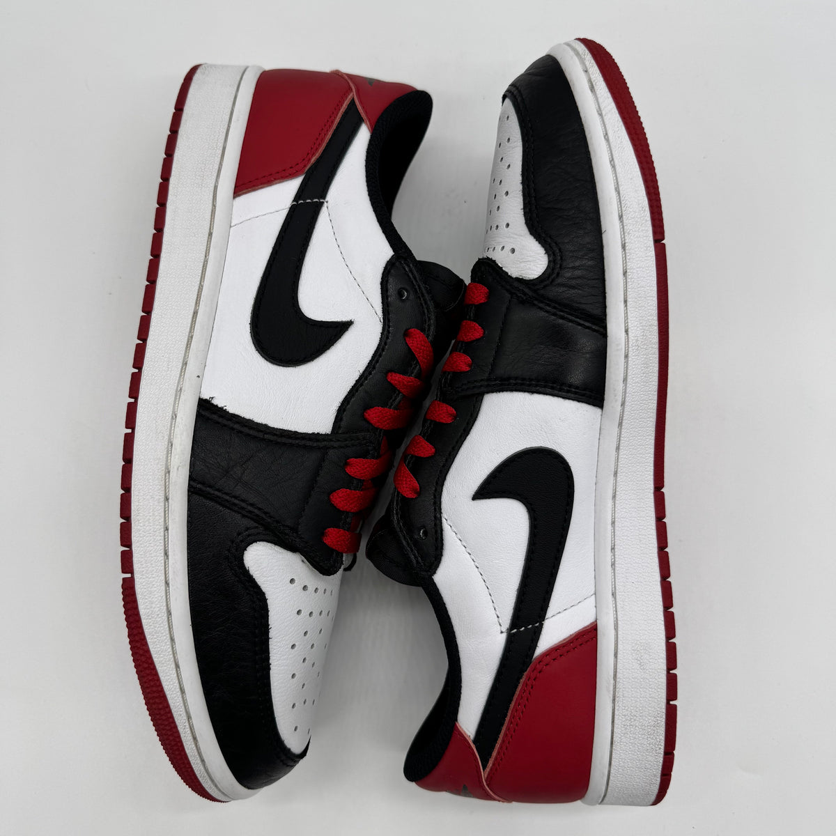 Jordan 1 Low OG Black Toe (2023)