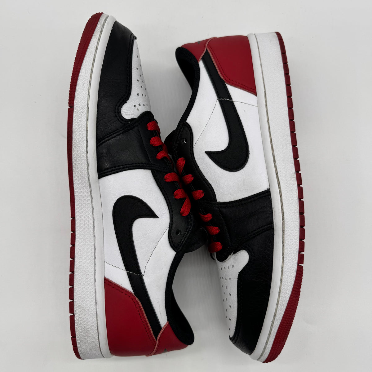 Jordan 1 Low OG Black Toe (2023)