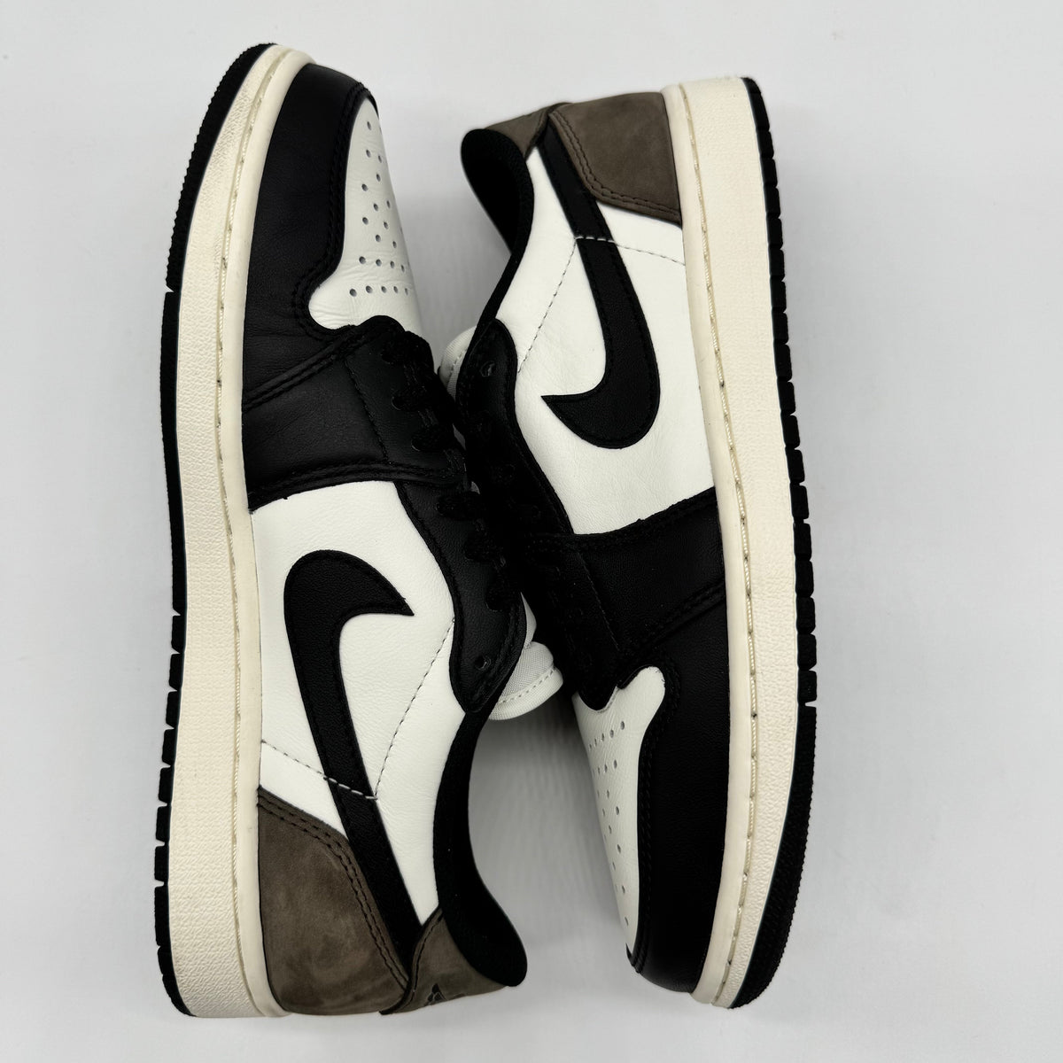 Jordan 1 Low OG Mocha