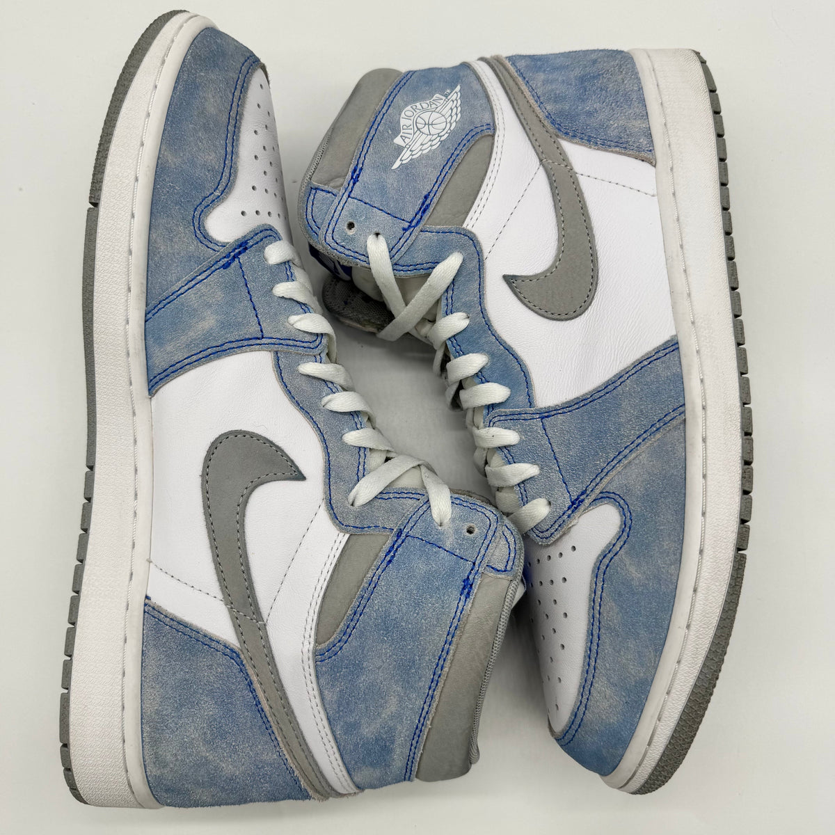 Jordan 1 High Hyper Royal Smoke Grey