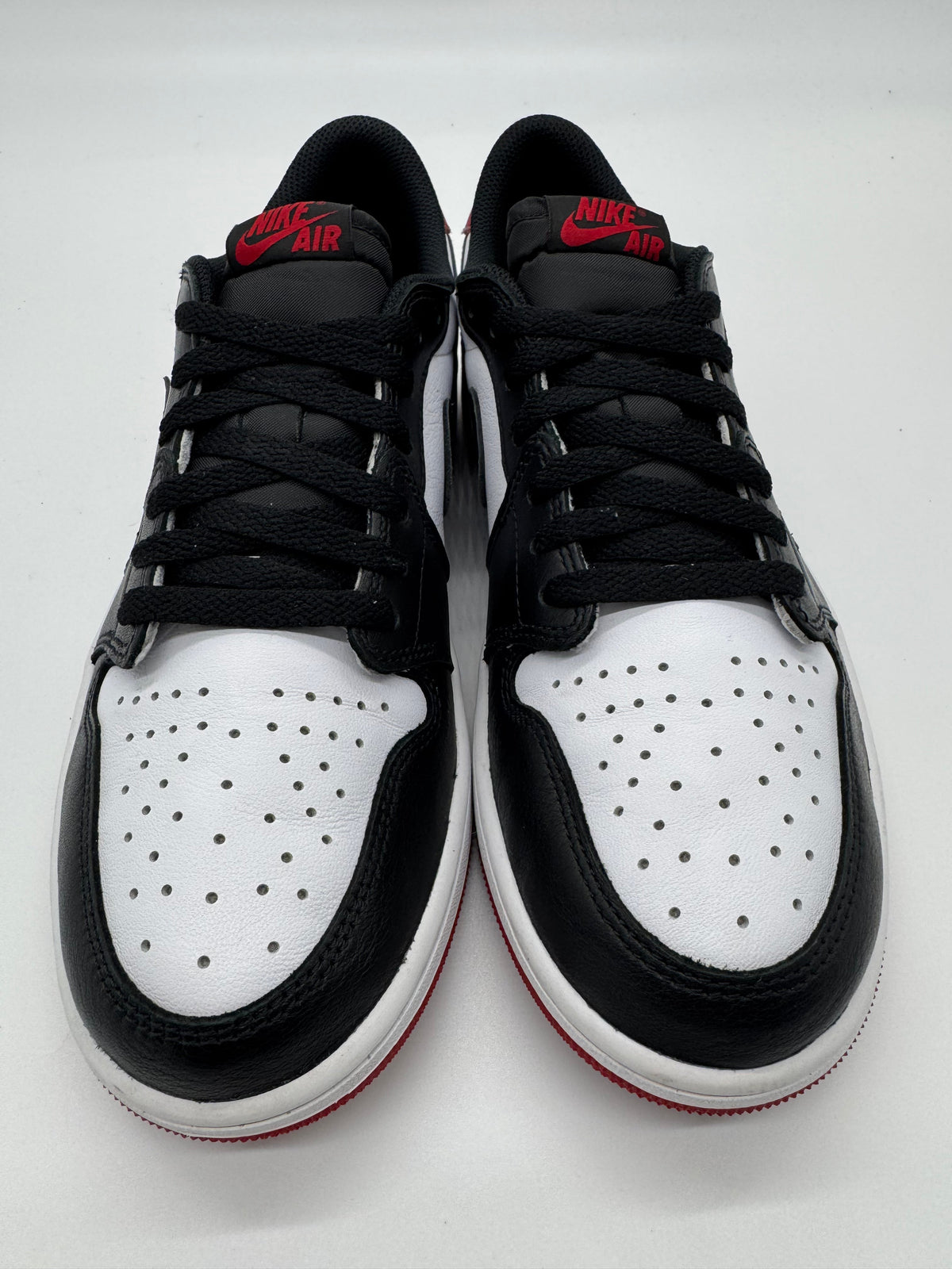 Jordan 1 Low OG Black Toe (2023)