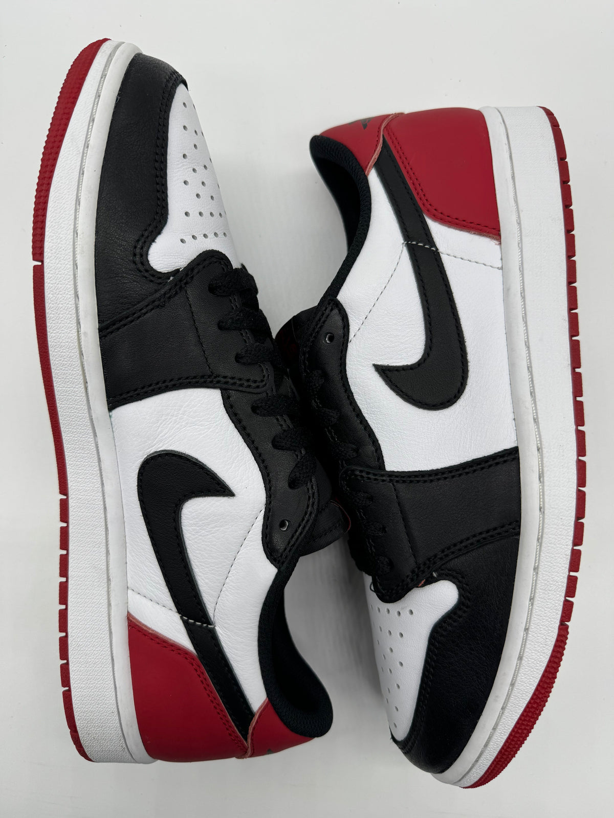Jordan 1 Low OG Black Toe (2023)