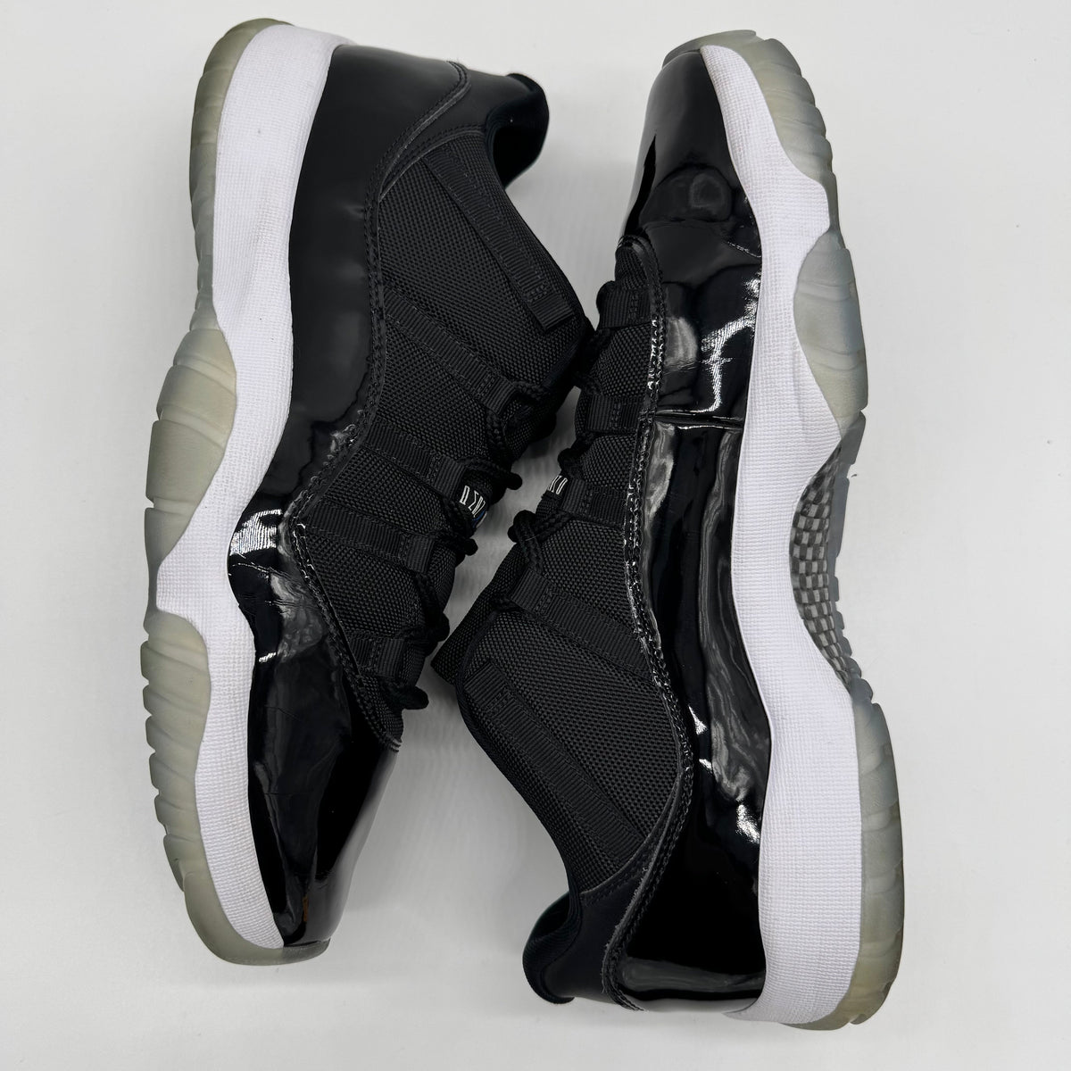 Jordan 11 Low Space Jam