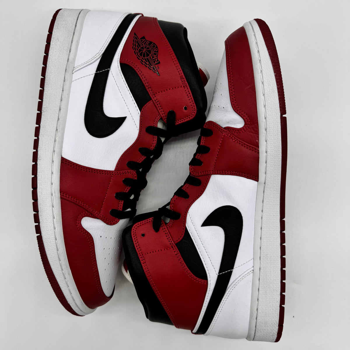 Jordan 1 Mid Chicago (2020)