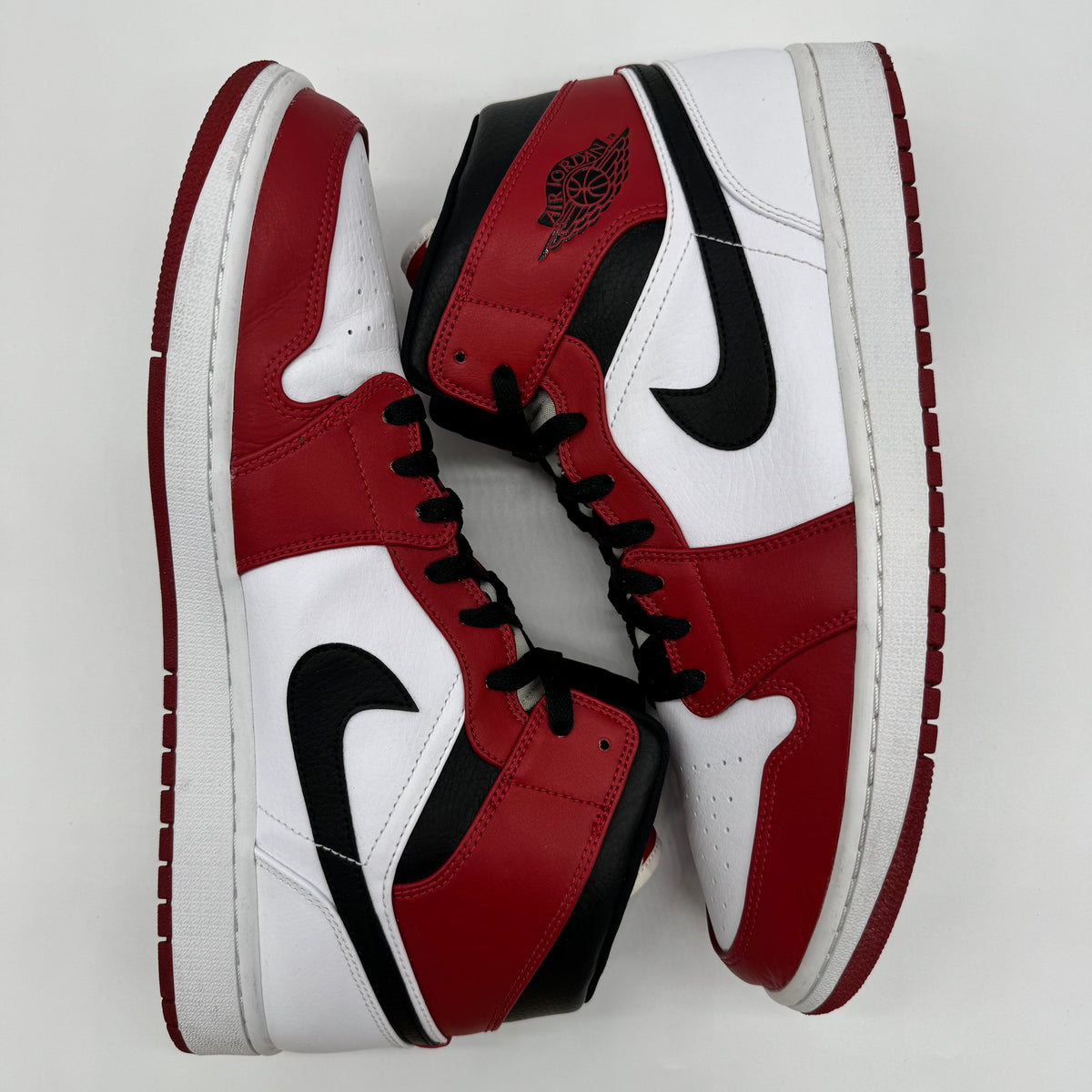 Jordan 1 Mid Chicago (2020)