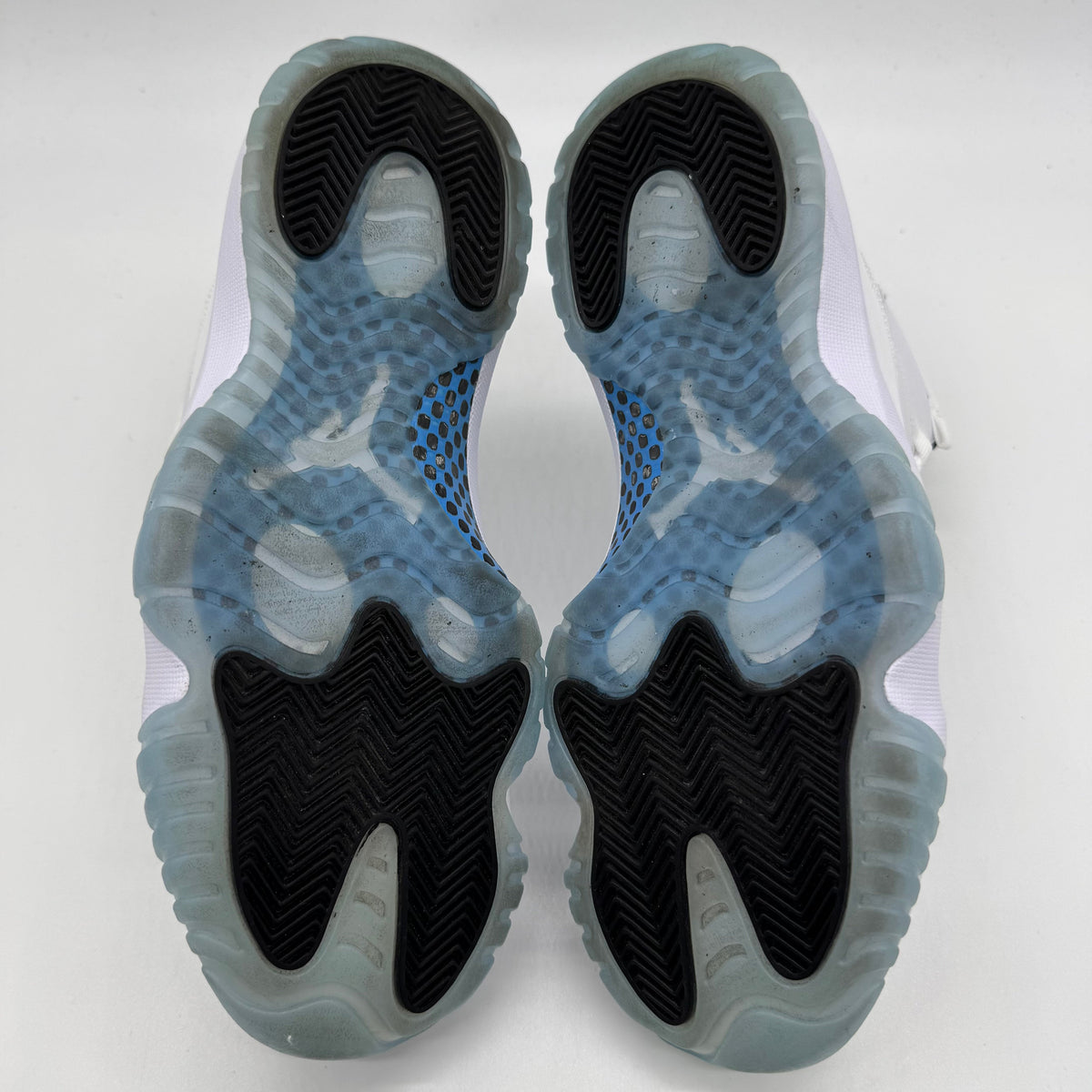 Jordan 11 Legend Blue (2024)
