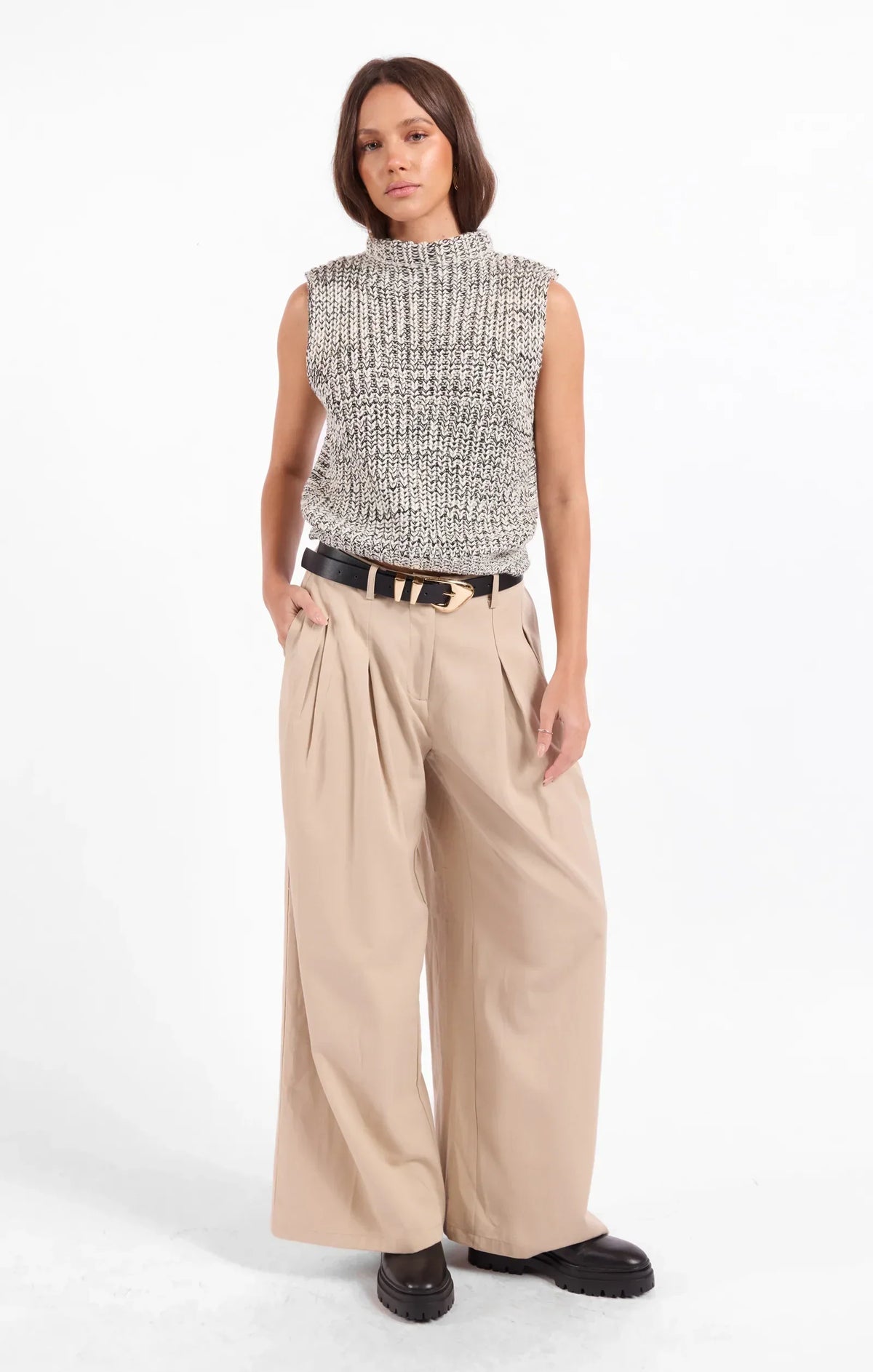 WILLIAMS SLEEVELESS SWEATER