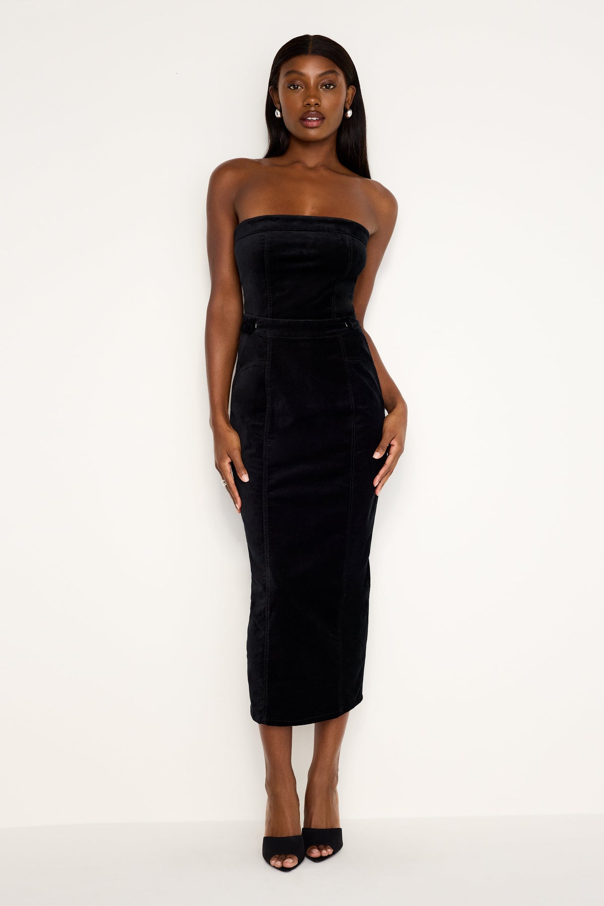 FIT FOR SUCCESS STRAPLESS VELVET DRESS | BLACK001