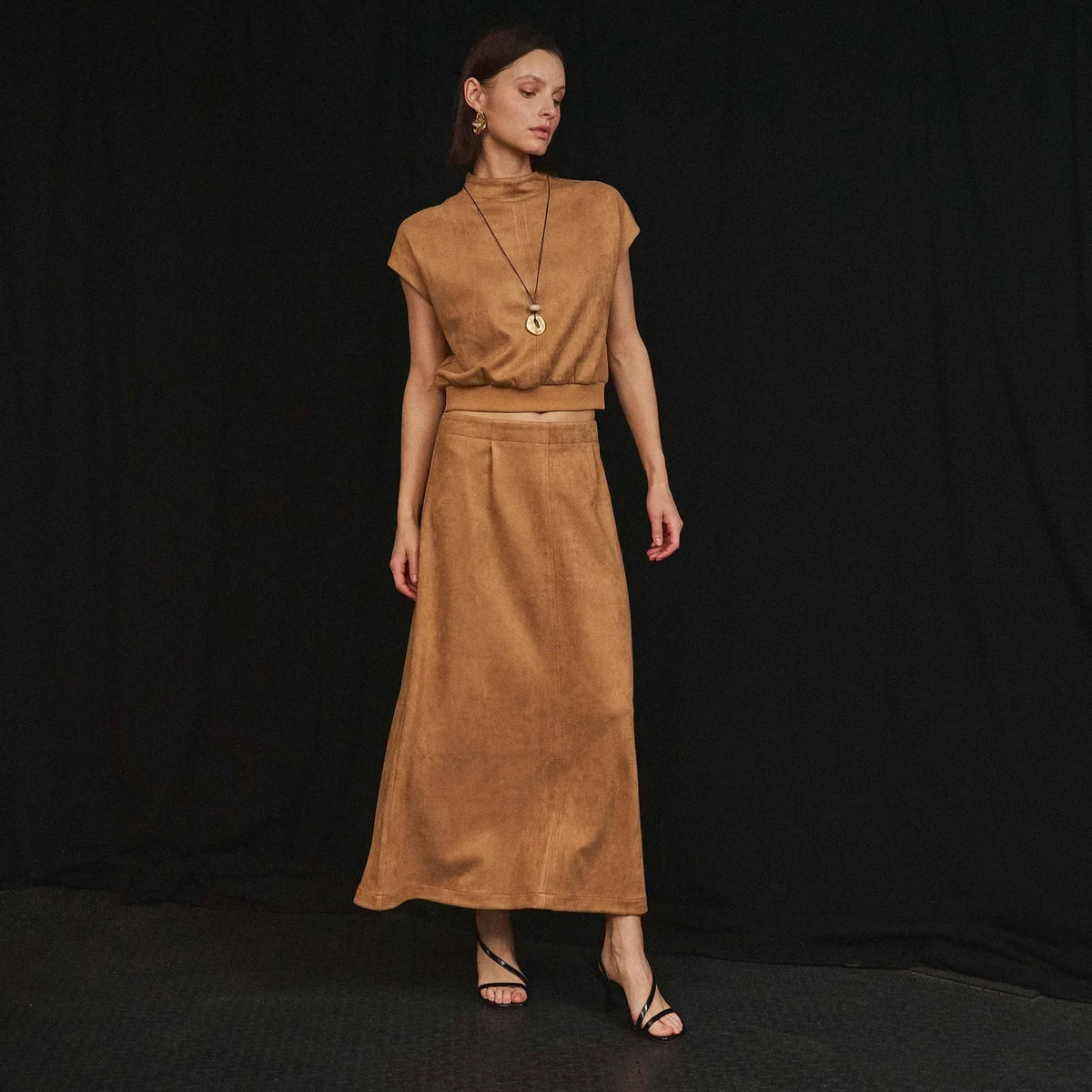 MOCK NECK STRETCH SUEDE TOP & SKIRT SET