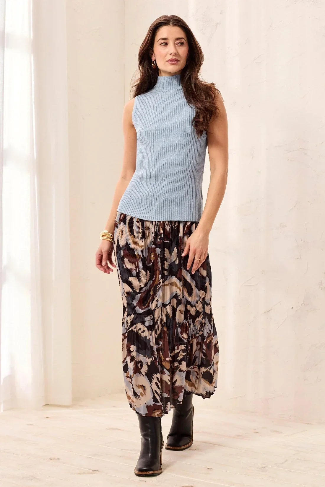 SLEEVELESS FUNNEL NECK SWEATER